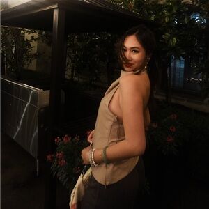 Meet your Posher, Nida